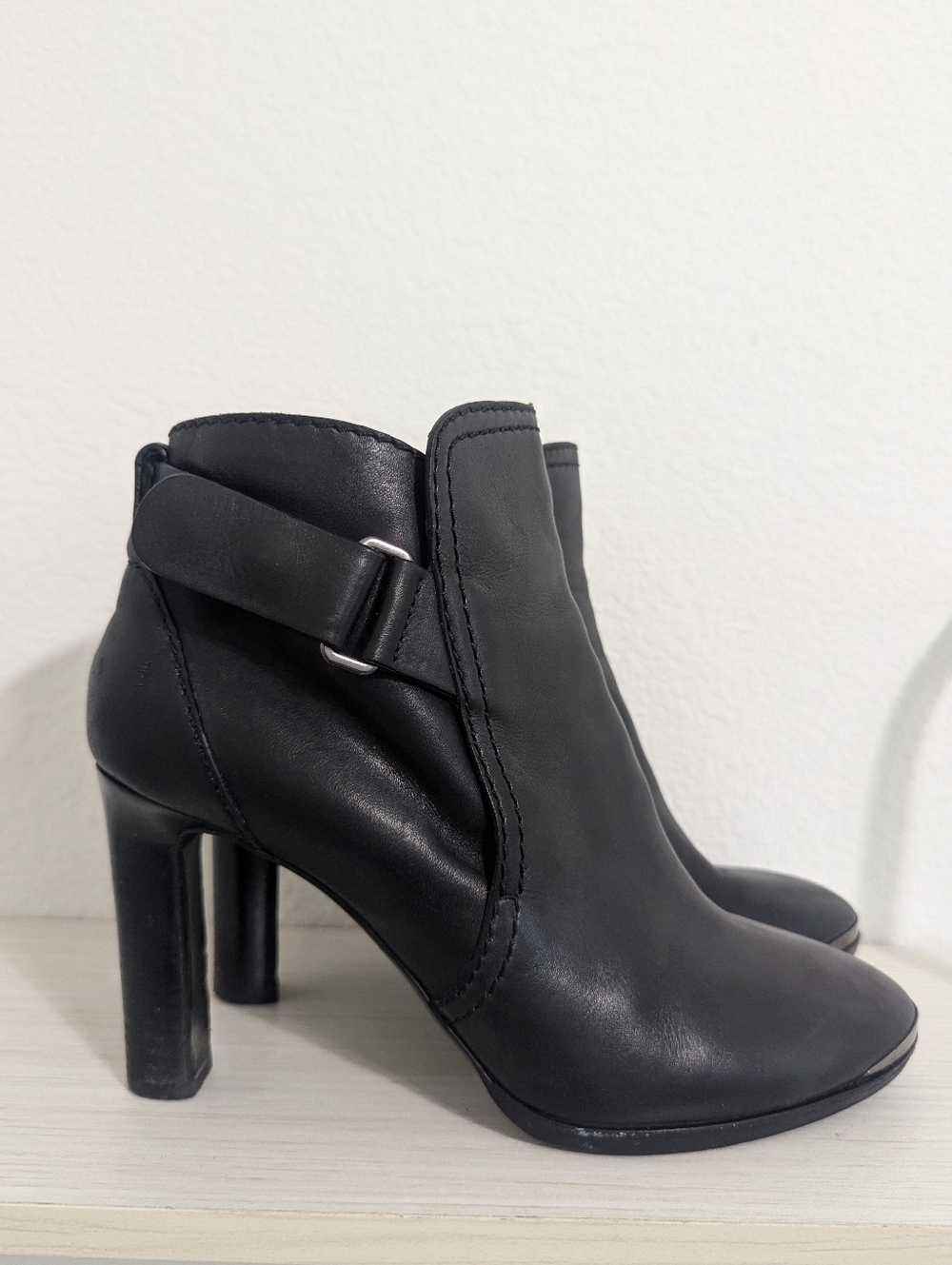 Lanvin Italian Leather Heeled Ankle Boots
